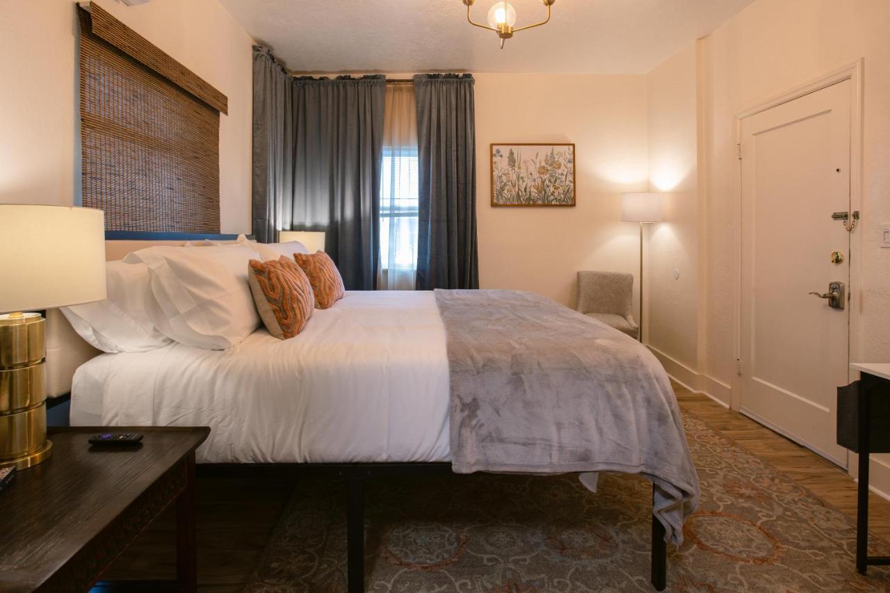 Oakdale Suites - Master Property เมดฟอร์ด ภายนอก รูปภาพ